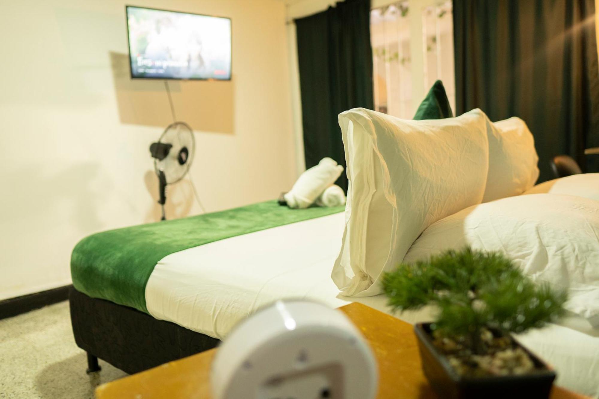 Africa House-Casa Hotel Laureles-La70 Medellín Dış mekan fotoğraf