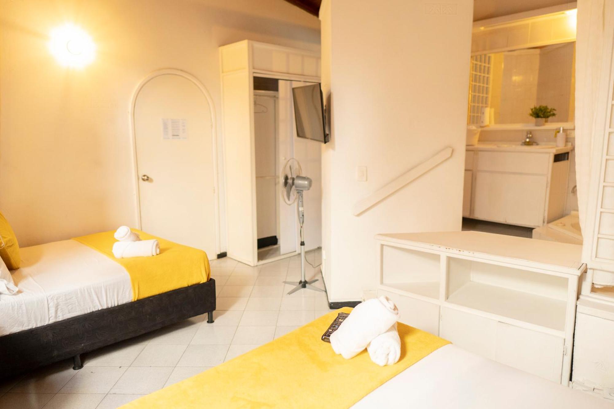 Africa House-Casa Hotel Laureles-La70 Medellín Dış mekan fotoğraf