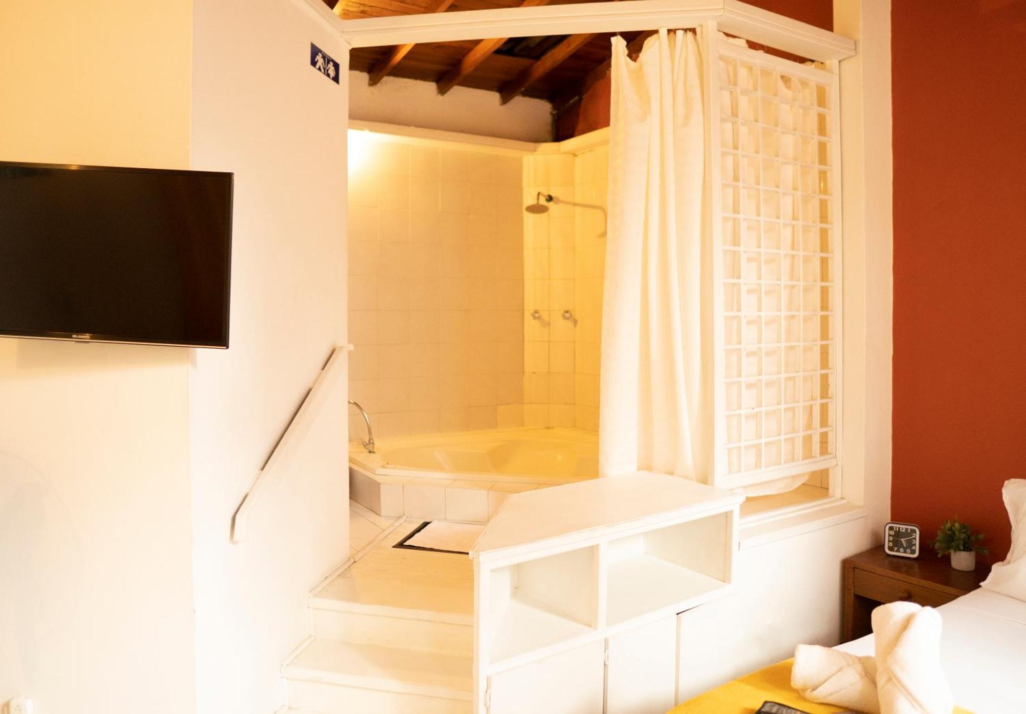 Africa House-Casa Hotel Laureles-La70 Medellín Dış mekan fotoğraf